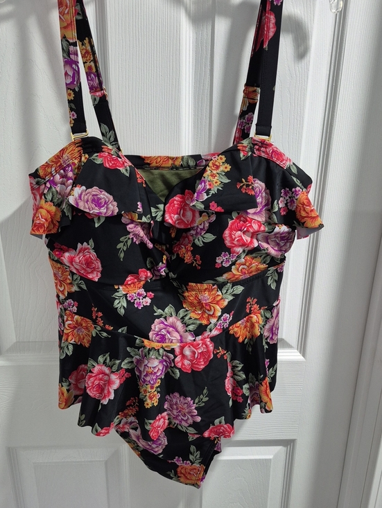 Terra & Sky Other - Terra & Sky Black Floral Ruffle Swinsuit Top